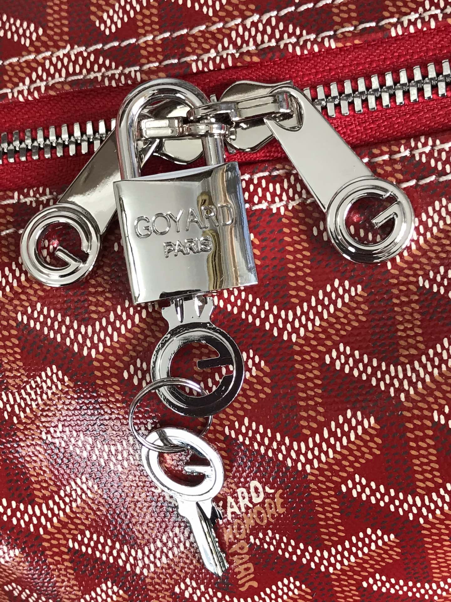 SAC BOSTON 50 EN TOILE GOYARDINE ROUGE ET GARNITURES EN CUIR DE VEAU