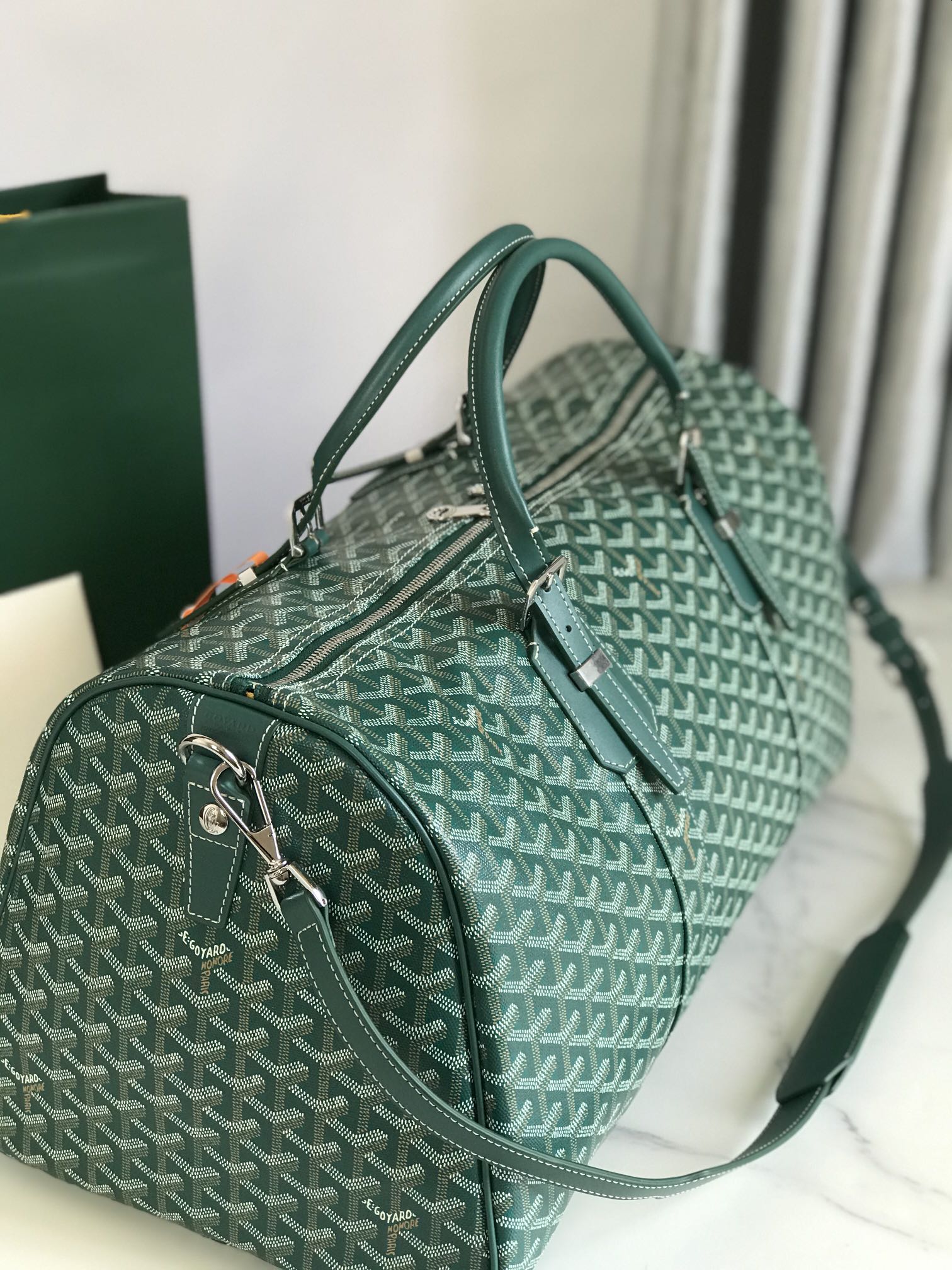 SAC BOSTON 50 EN TOILE GOYARDINE VERTE ET GARNITURES EN CUIR DE VEAU