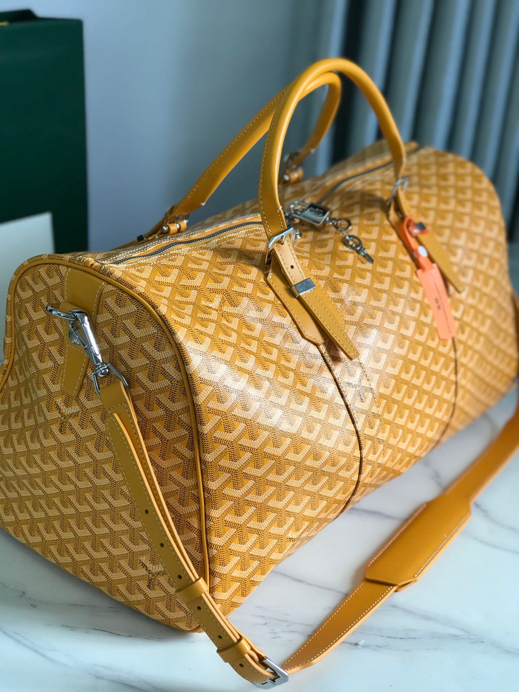 SAC BOSTON 50 EN TOILE GOYARDINE JAUNE ET GARNITURES EN CUIR DE VEAU