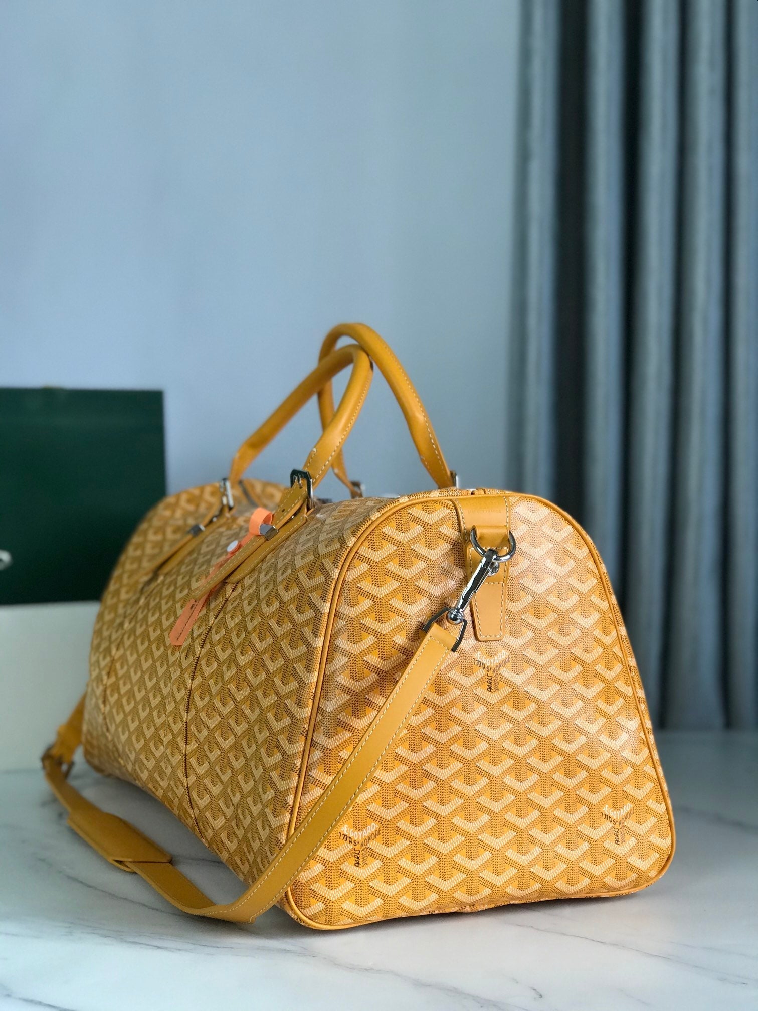 SAC BOSTON 50 EN TOILE GOYARDINE JAUNE ET GARNITURES EN CUIR DE VEAU