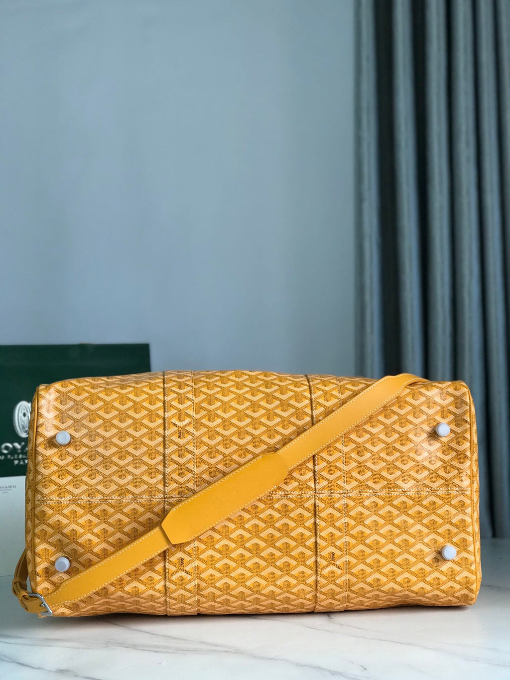 SAC BOSTON 50 EN TOILE GOYARDINE JAUNE ET GARNITURES EN CUIR DE VEAU