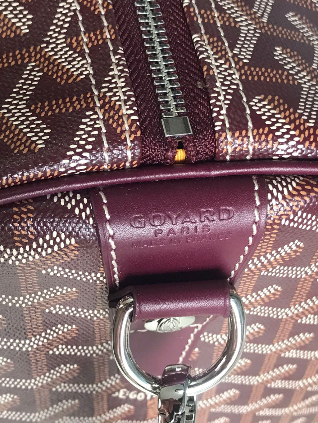 SAC BOSTON 50 EN TOILE GOYARDINE ROUGE VIN ET GARNITURES EN CUIR DE VEAU