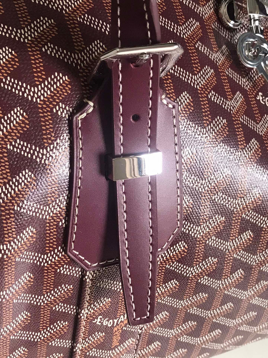 SAC BOSTON 50 EN TOILE GOYARDINE ROUGE VIN ET GARNITURES EN CUIR DE VEAU