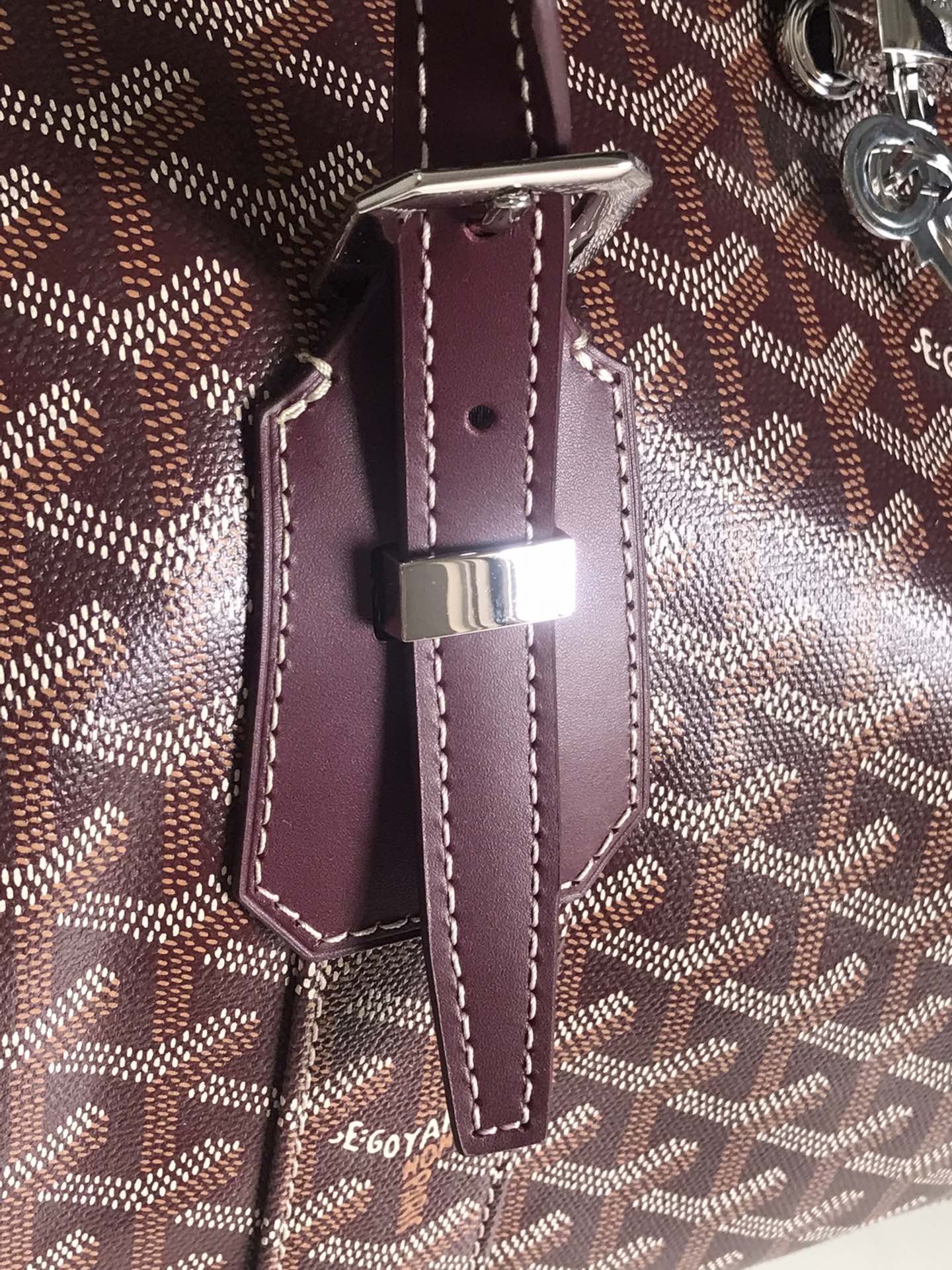 SAC BOSTON 50 EN TOILE GOYARDINE ROUGE VIN ET GARNITURES EN CUIR DE VEAU