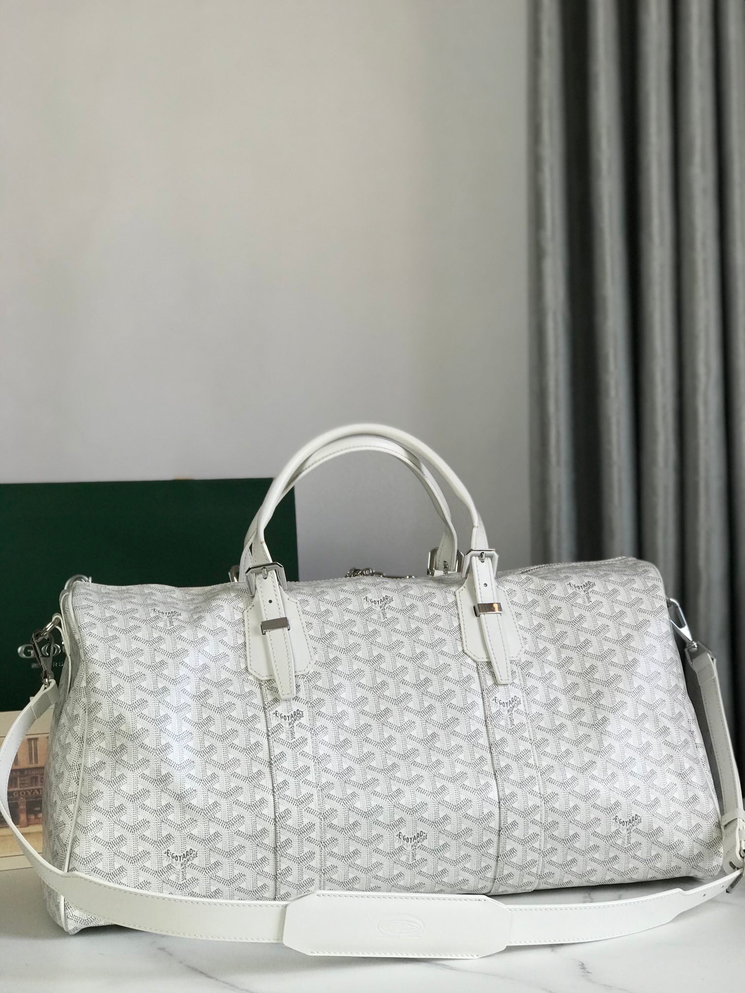 SAC BOSTON 50 EN TOILE GOYARDINE BLANCHE ET GARNITURES EN CUIR DE VEAU