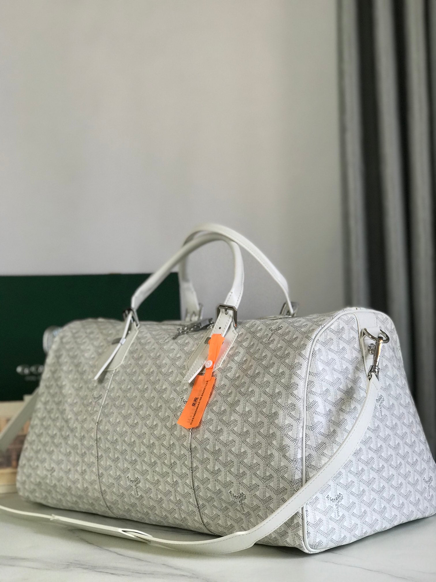 SAC BOSTON 50 EN TOILE GOYARDINE BLANCHE ET GARNITURES EN CUIR DE VEAU