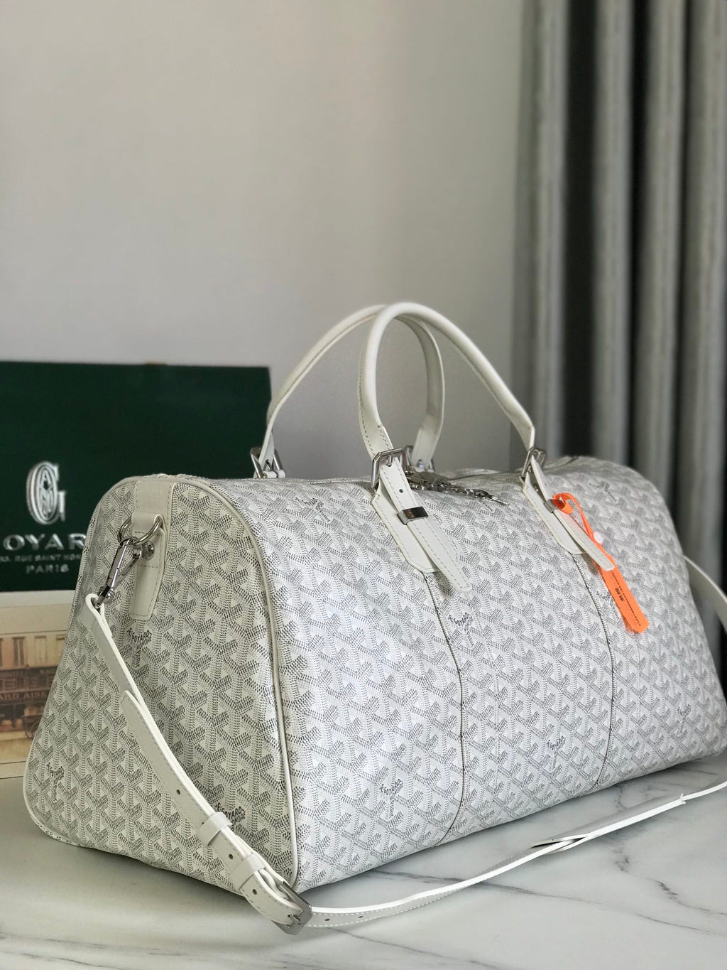 SAC BOSTON 50 EN TOILE GOYARDINE BLANCHE ET GARNITURES EN CUIR DE VEAU