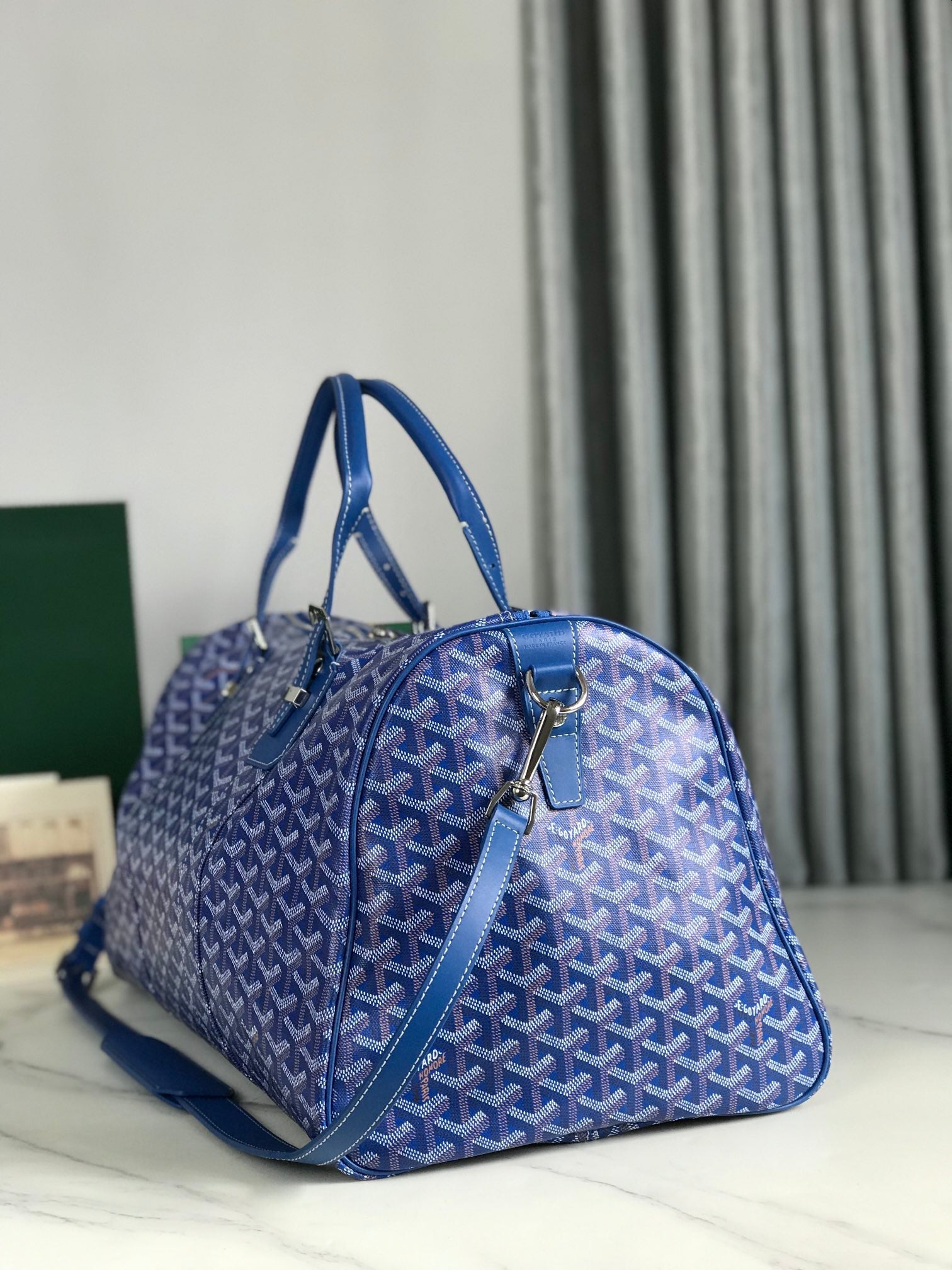 SAC BOSTON 50 EN TOILE GOYARDINE BLEU SAPHIR ET GARNITURES EN CUIR DE VEAU