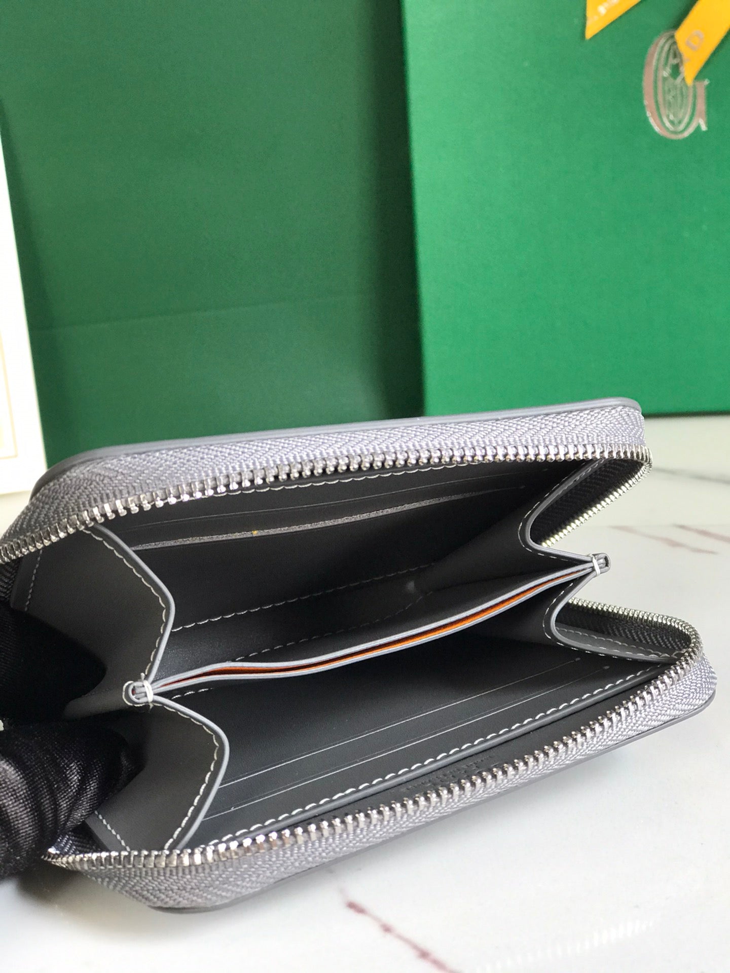 PORTEFEUILLE MINI MATIGNON 11 EN TOILE GOYARDINE GRIS ET CUIR DE VEAU