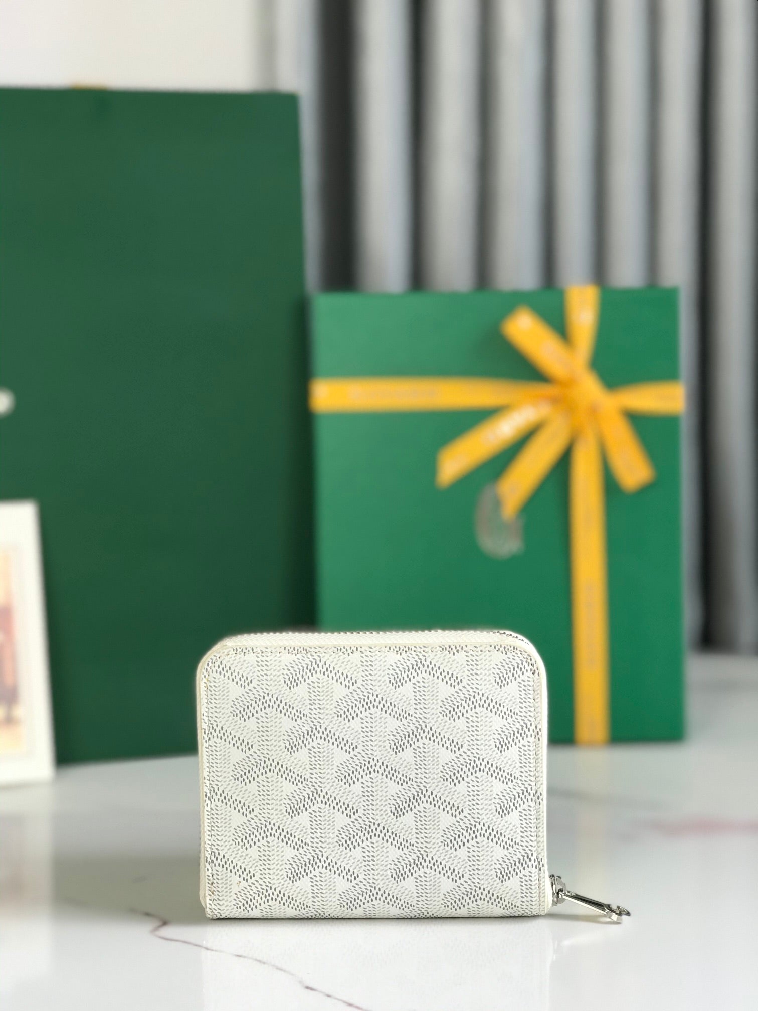 MATIGNON MINI PORTEFEUILLE 11 EN TOILE GOYARDINE BLANCHE ET CUIR DE VEAU