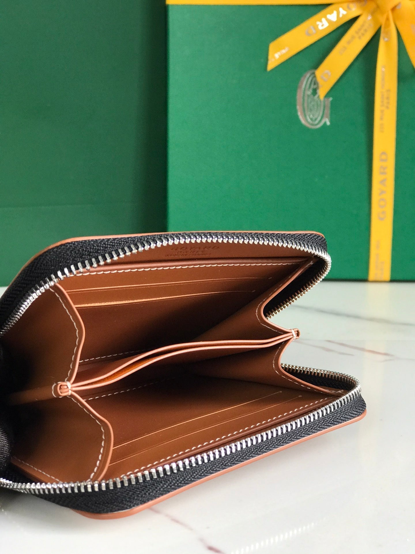 PORTEFEUILLE MINI MATIGNON 11 EN TOILE GOYARDINE NOIRE ET CUIR DE VEAU TAN