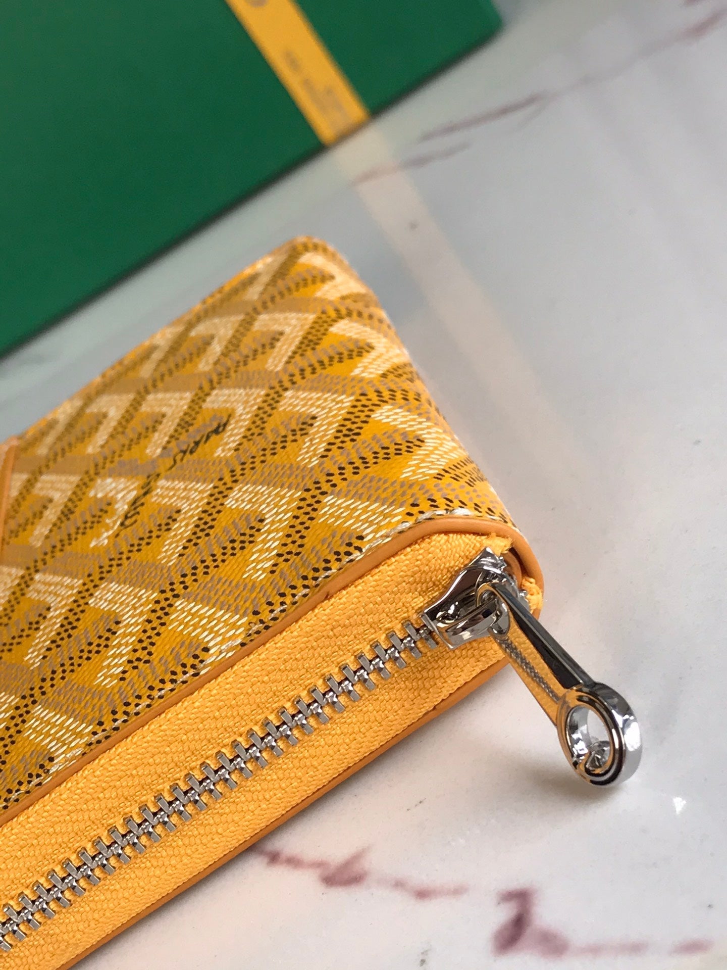 MATIGNON MINI PORTEFEUILLE 11 EN TOILE GOYARDINE JAUNE ET CUIR DE VEAU