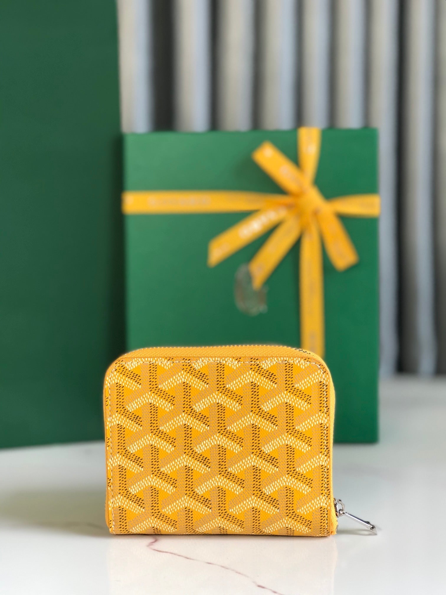 MATIGNON MINI PORTEFEUILLE 11 EN TOILE GOYARDINE JAUNE ET CUIR DE VEAU