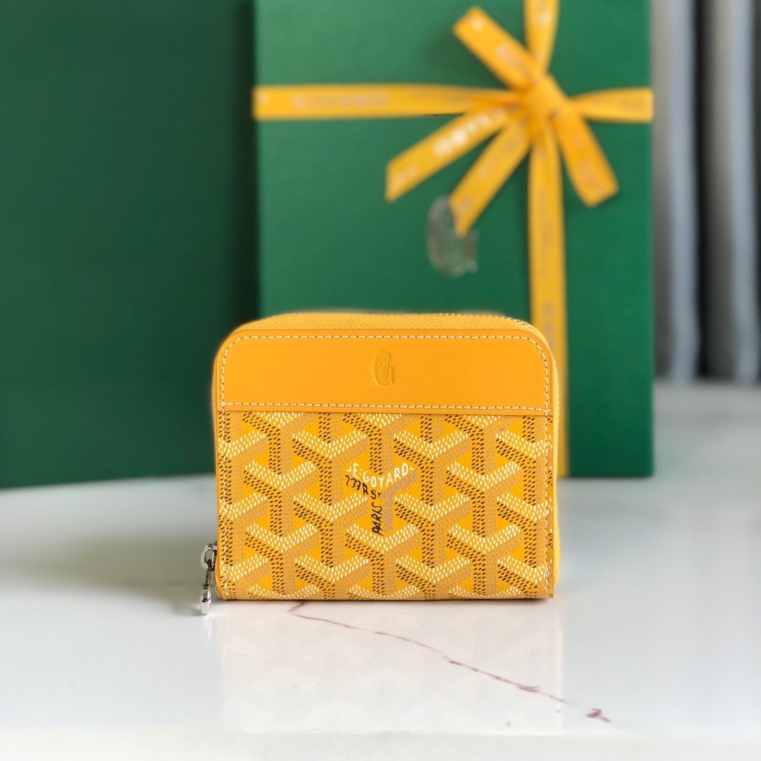 MATIGNON MINI PORTEFEUILLE 11 EN TOILE GOYARDINE JAUNE ET CUIR DE VEAU