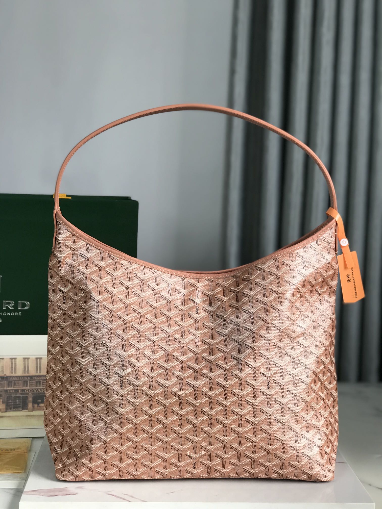 HOBO BOHÈME 42 EN TOILE GOYARDINE ROSE MANHATTAN ET AGNEAU