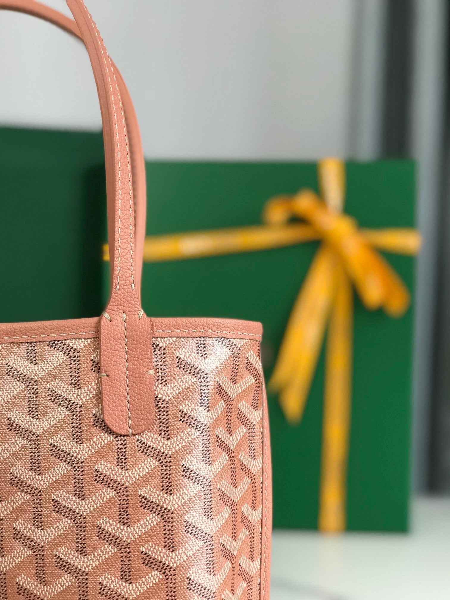 SAC ANJOU MINI 20 EN CUIR DE VEAU ROSE MANHATTAN ET TOILE GOYARDINE