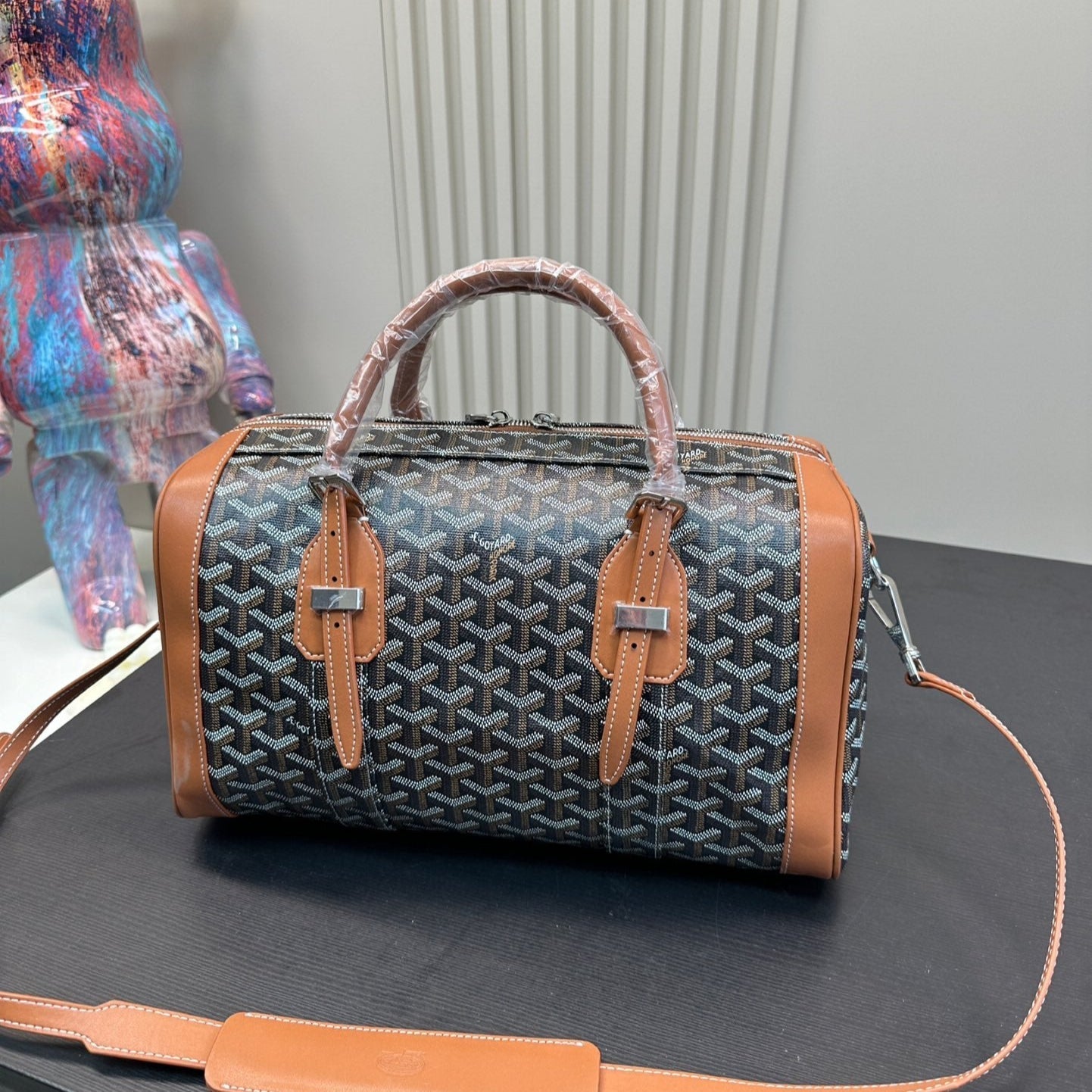 SAC HARDY PM BAG 35 EN TOILE GOYARDINE NOIRE ET CUIR DE VEAU BRUN