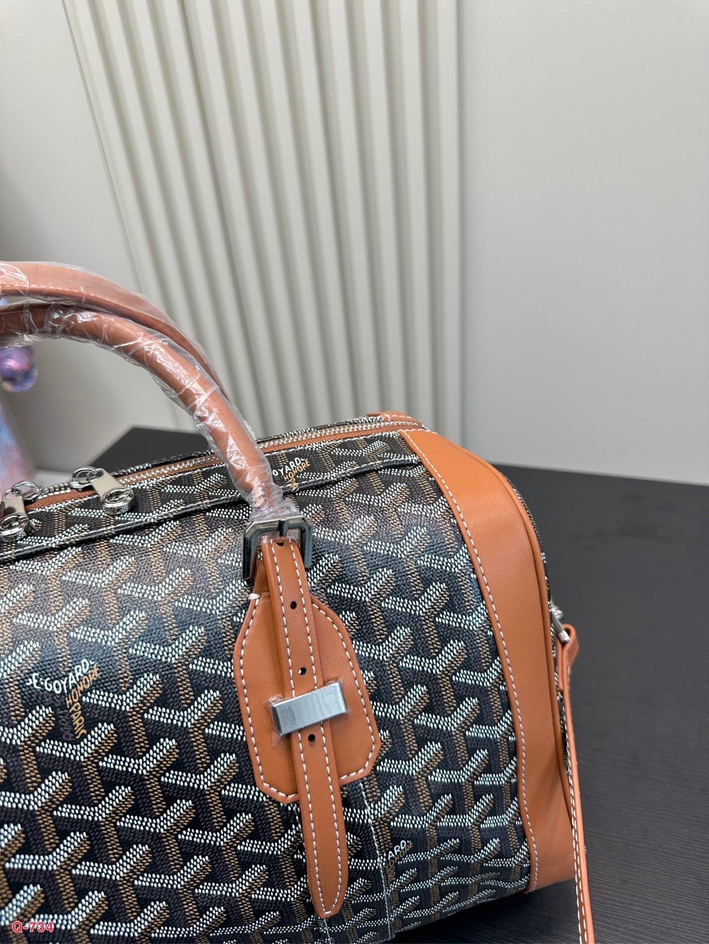 SAC HARDY PM BAG 35 EN TOILE GOYARDINE NOIRE ET CUIR DE VEAU BRUN