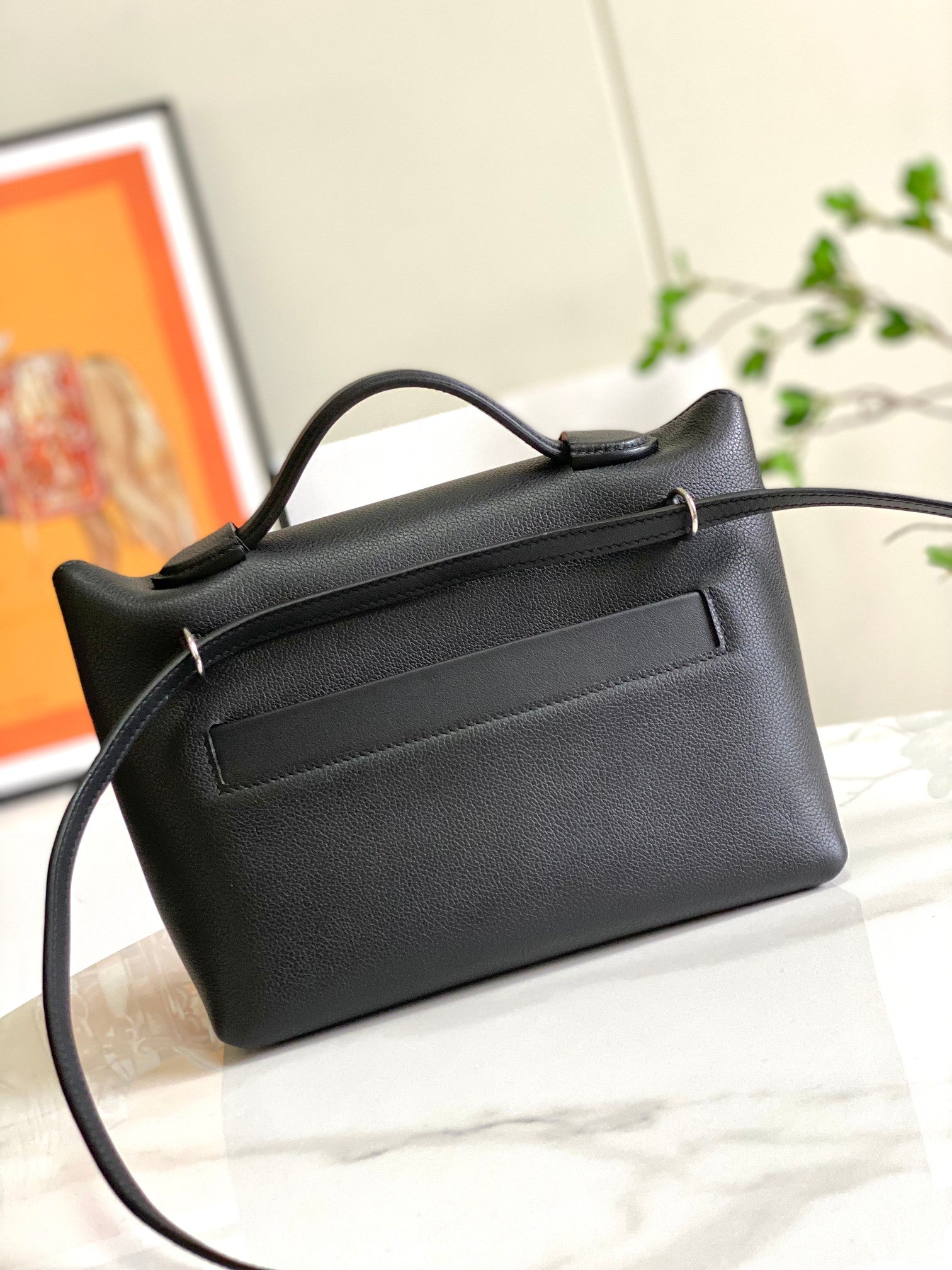 Mini sac HM 24/24 21 cm en cuir noir intemporel, matériel argenté