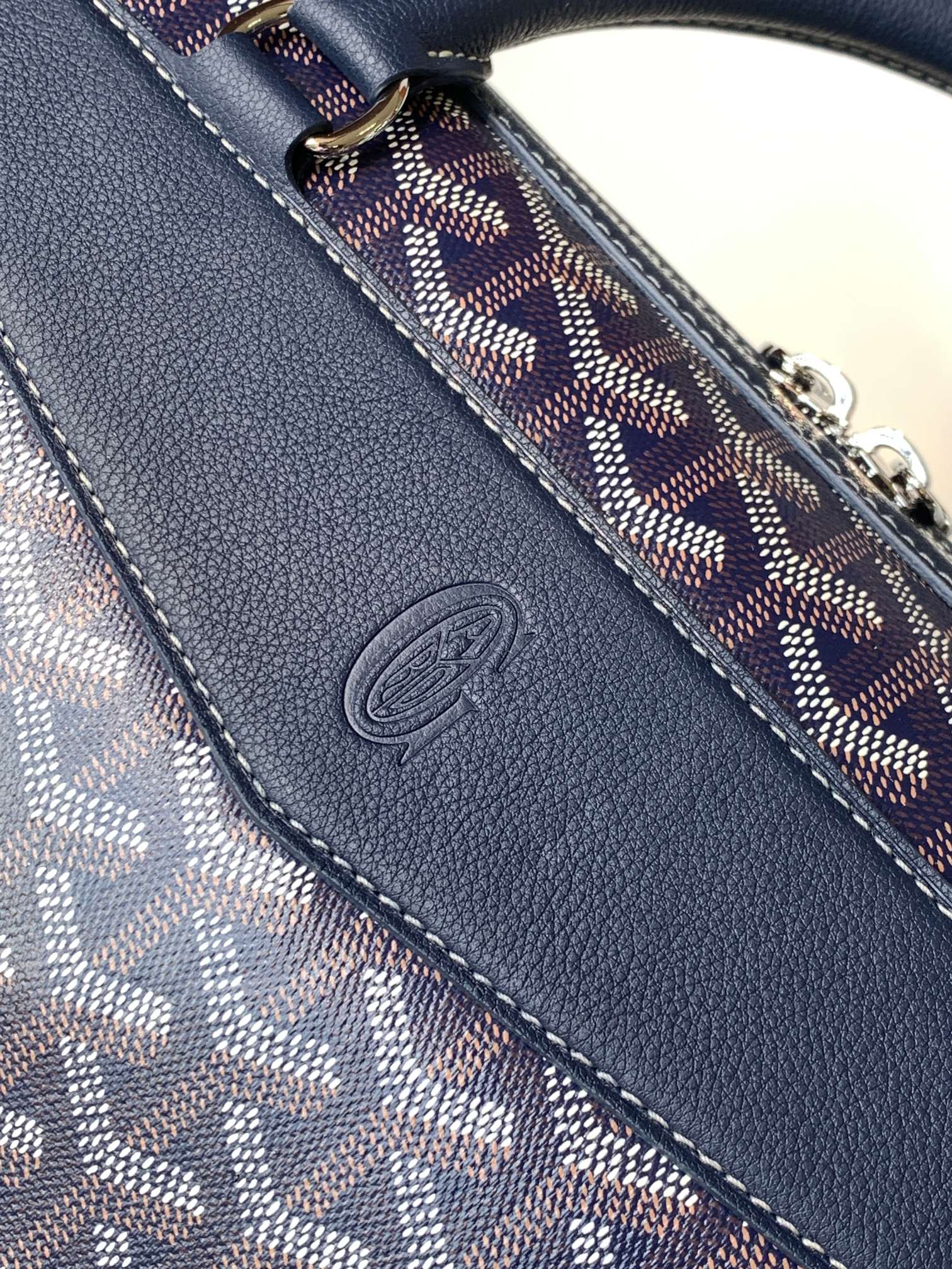 PORTE-DOCUMENTS CISALPIN 39 EN TOILE GOYARDINE BLEU MARINE ET CUIR DE VEAU