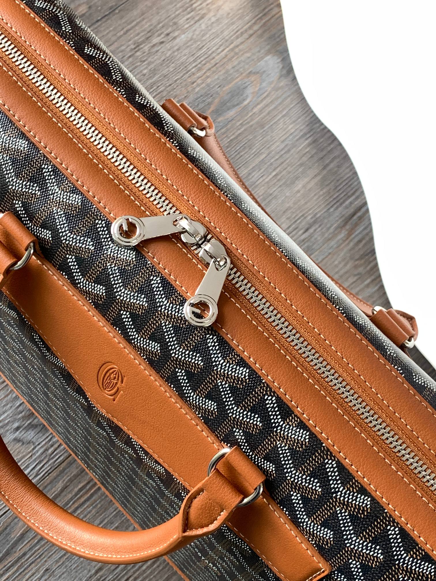 PORTE-DOCUMENTS CISALPIN 39 EN TOILE GOYARDINE NOIRE ET CUIR DE VEAU BRUN