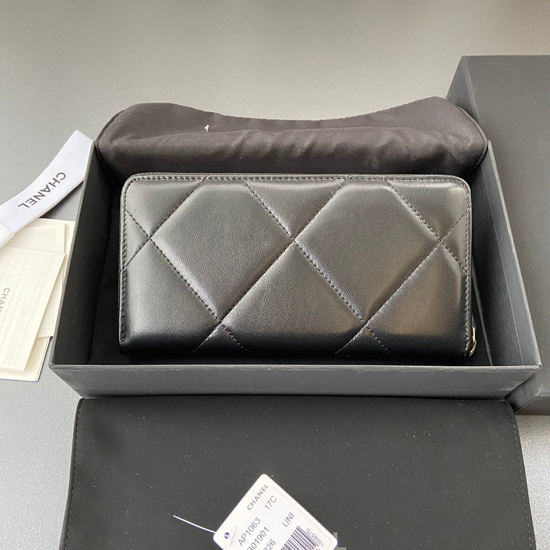 Portefeuille zippé CC 19 19 cm en cuir de veau noir