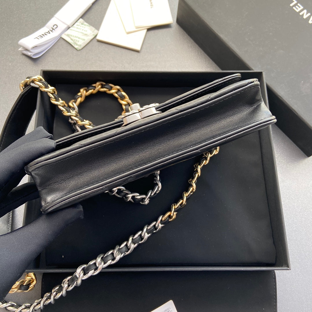 CC 19 WOC 19CM CUIR DE VEAU NOIR QUINCAILLERIE ARGENTÉE