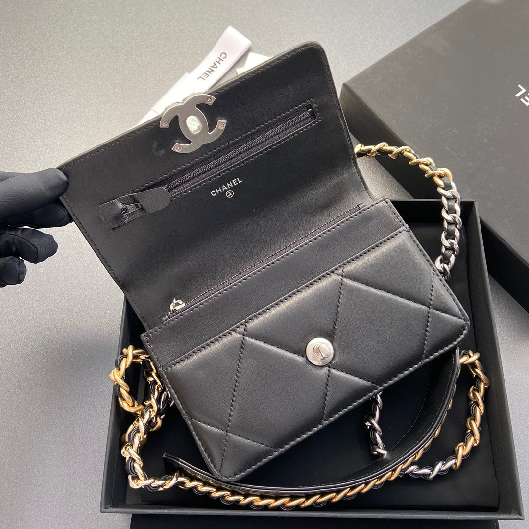 CC 19 WOC 19CM CUIR DE VEAU NOIR QUINCAILLERIE ARGENTÉE