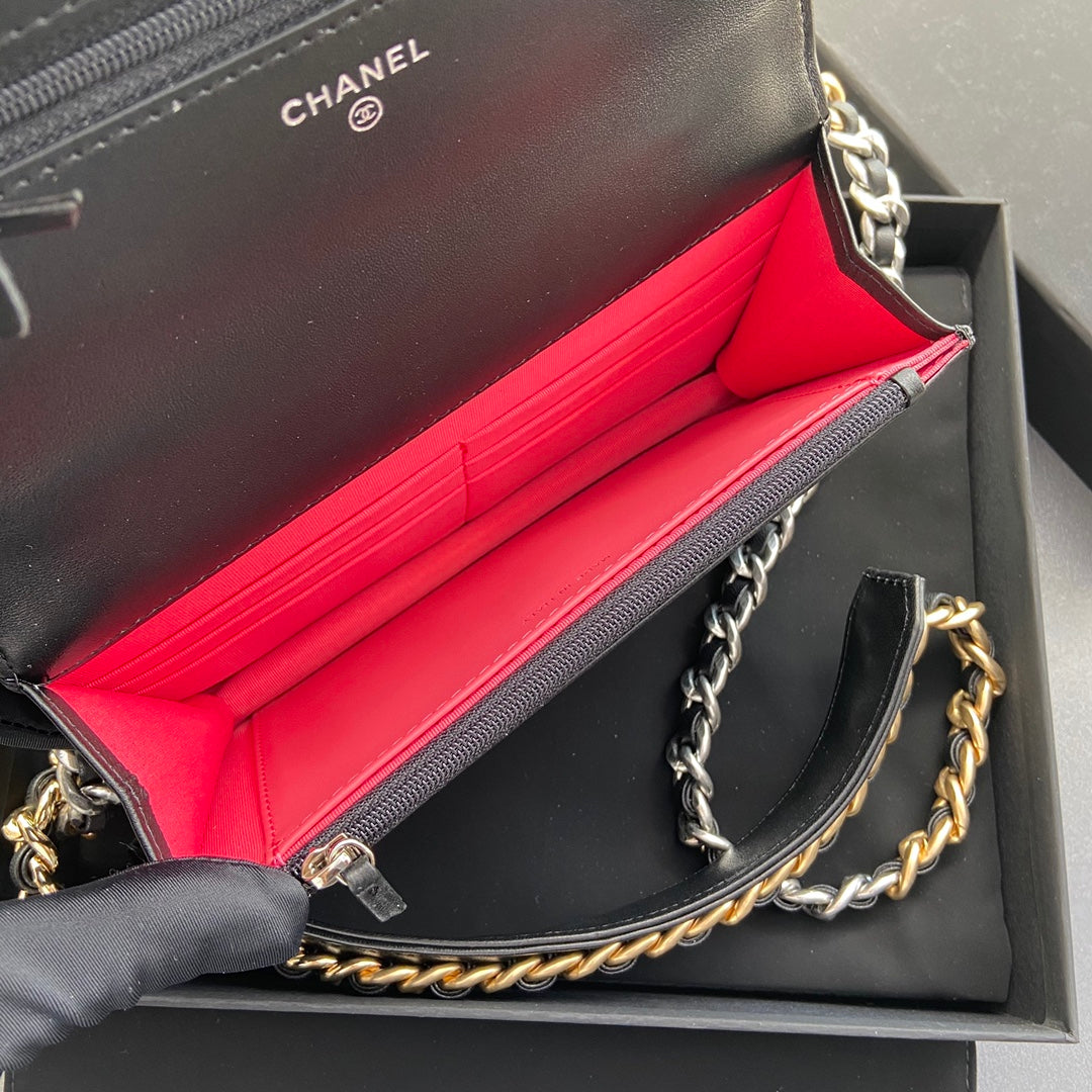 CC 19 WOC 19CM CUIR DE VEAU NOIR QUINCAILLERIE ARGENTÉE