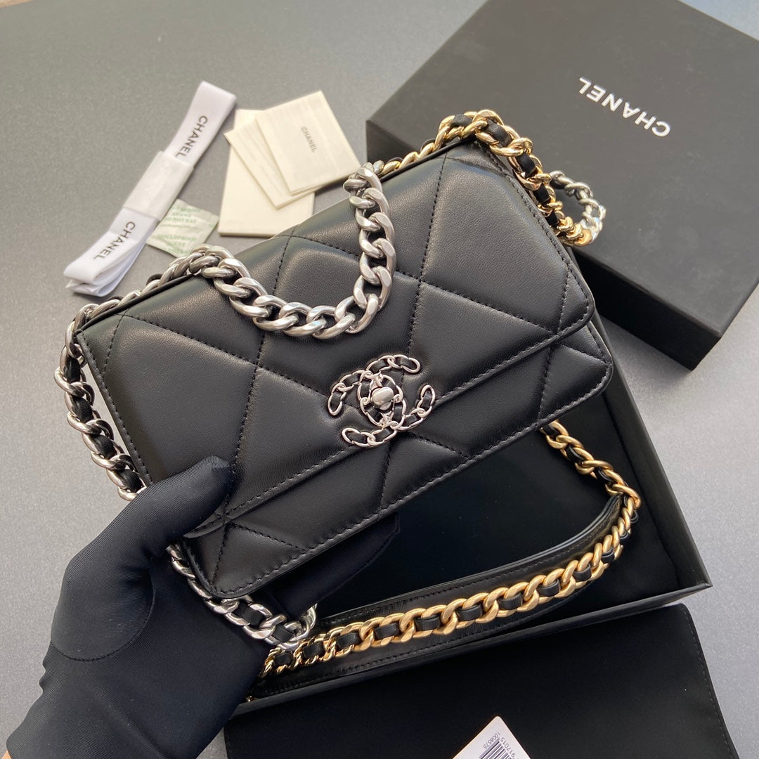 CC 19 WOC 19CM CUIR DE VEAU NOIR QUINCAILLERIE ARGENTÉE
