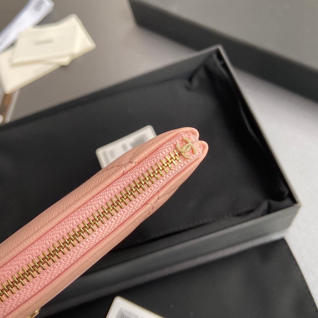 CC 19 ZIPPED WALLET 20CM LIGHT PINK CALFSKIN GOLD HARDWARE