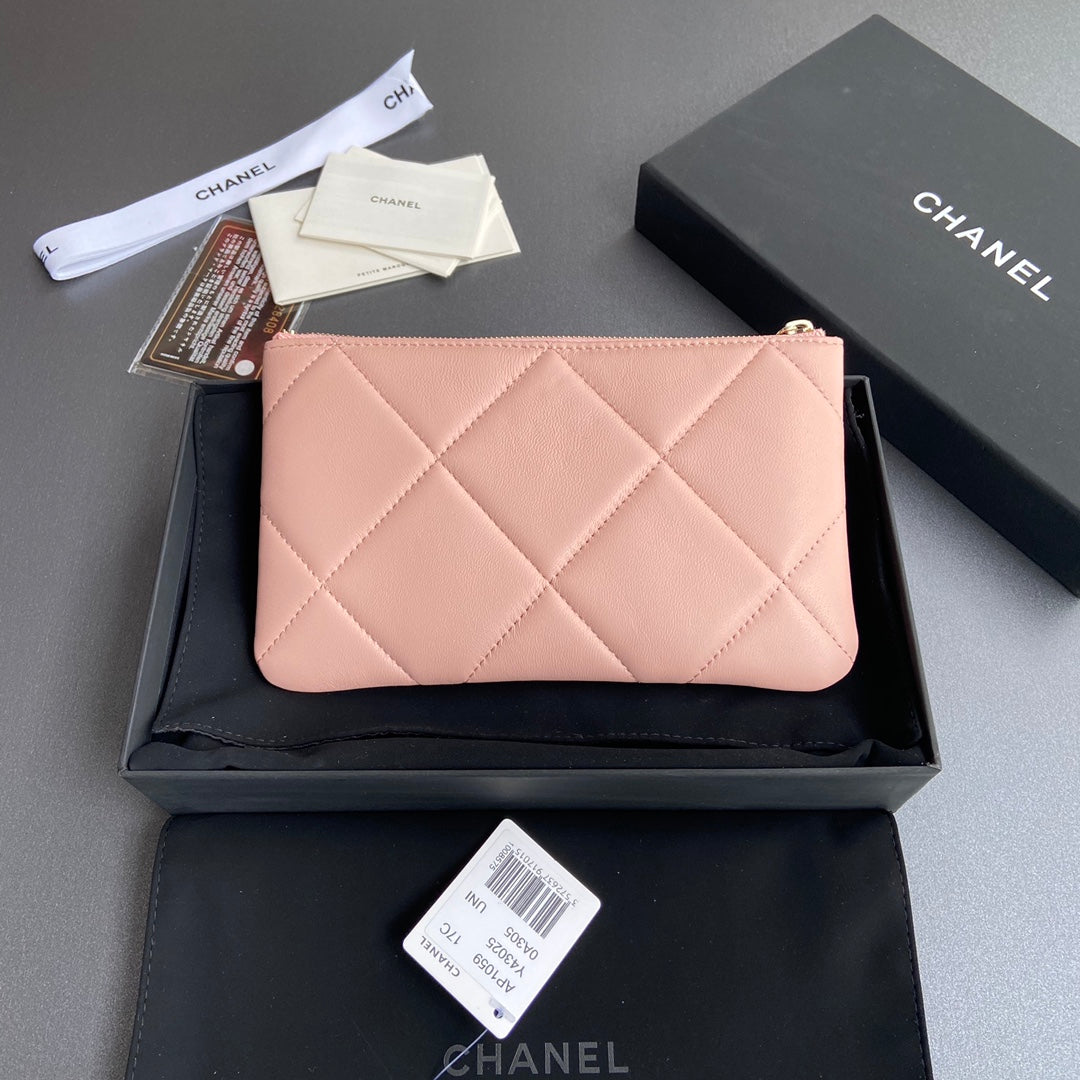 CC 19 ZIPPED WALLET 20CM LIGHT PINK CALFSKIN GOLD HARDWARE