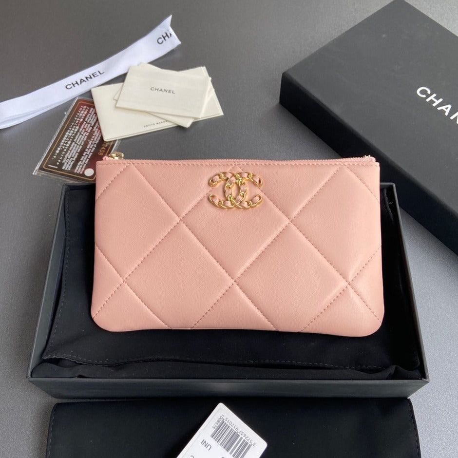 CC 19 ZIPPED WALLET 20CM LIGHT PINK CALFSKIN GOLD HARDWARE