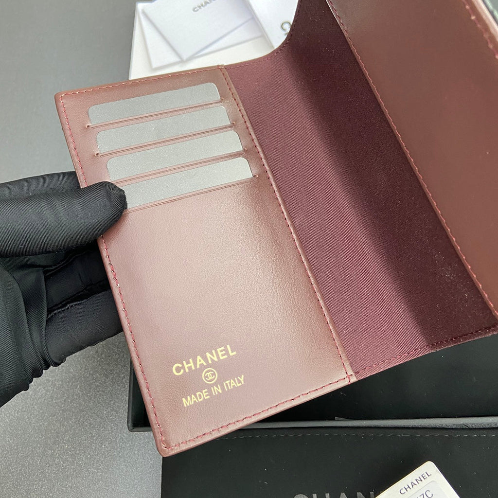 PASSEPORT CC 10 CM EN CUIR D'AGNEAU NOIR QUINCAILLERIE DORÉ