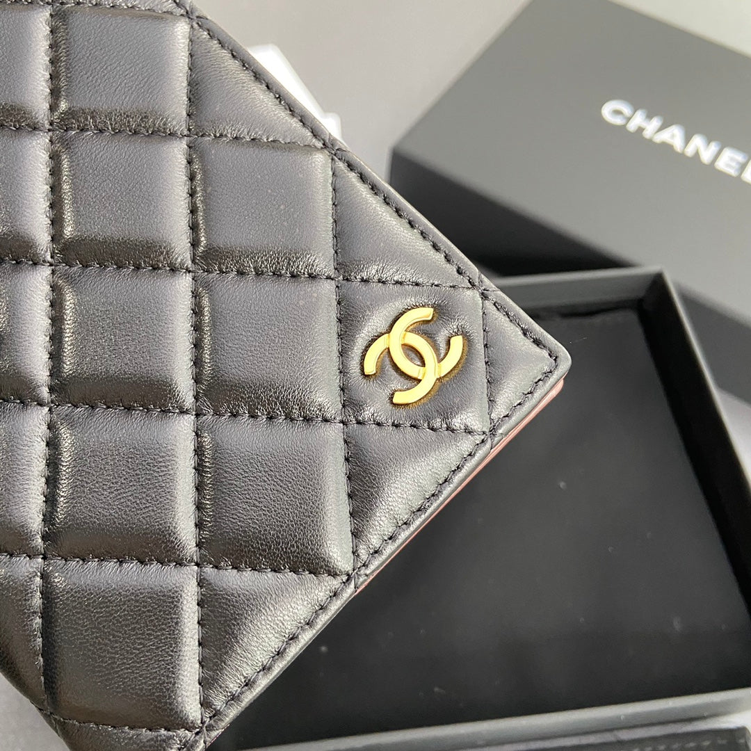 PASSEPORT CC 10 CM EN CUIR D'AGNEAU NOIR QUINCAILLERIE DORÉ