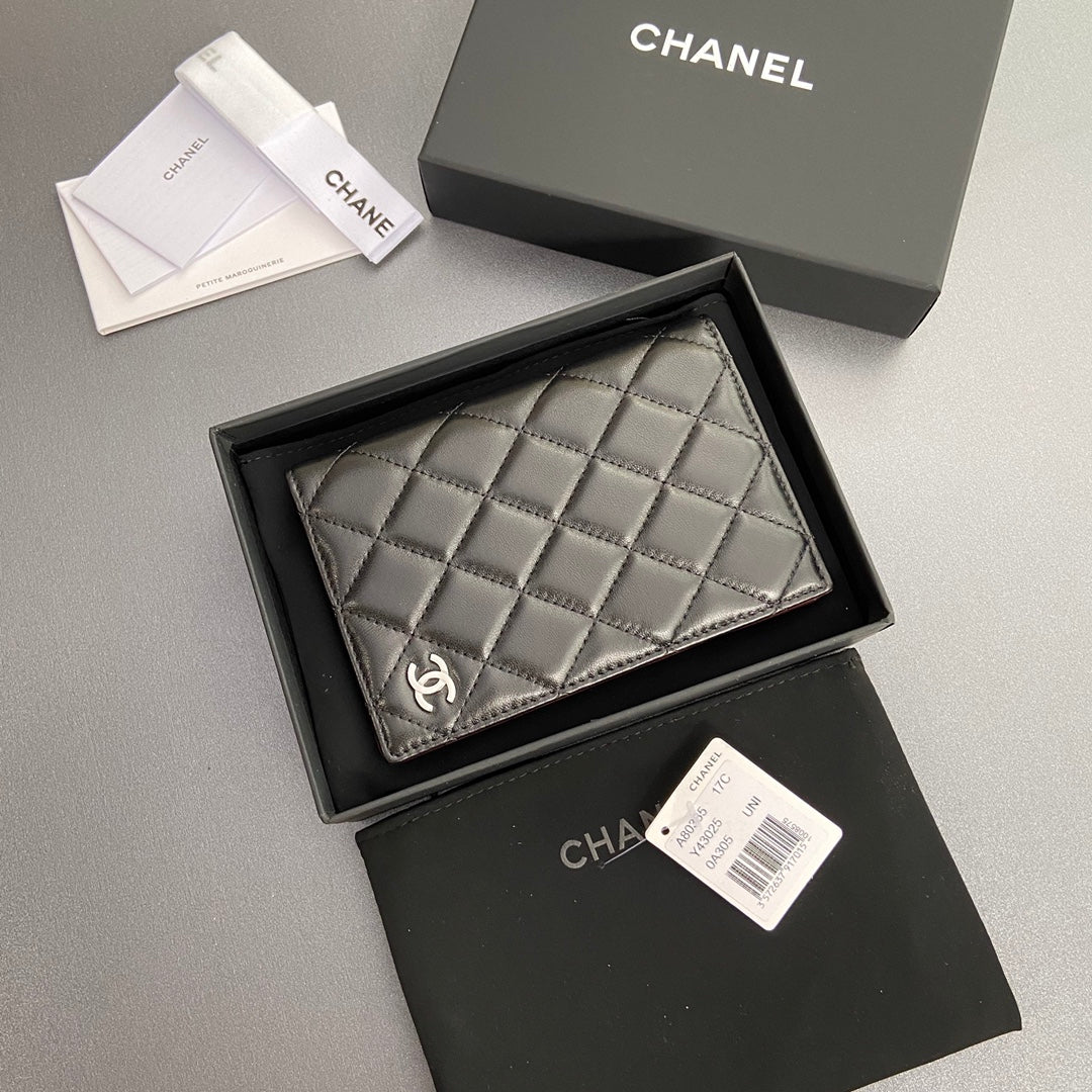CC PASSPORT 10CM BLACK LAMBSKIN SILVER HARDWARE