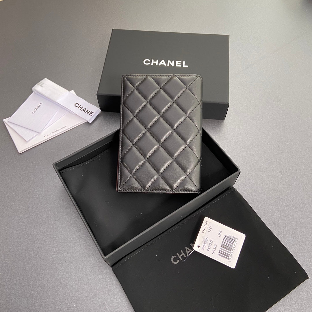 CC PASSPORT 10CM BLACK LAMBSKIN SILVER HARDWARE