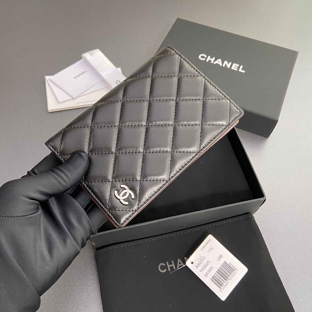 CC PASSPORT 10CM BLACK LAMBSKIN SILVER HARDWARE