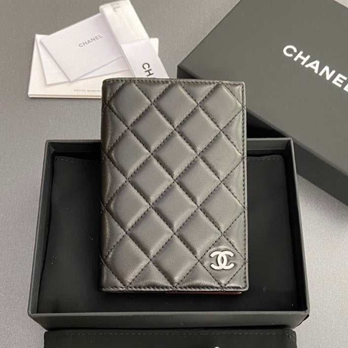 CC PASSPORT 10CM BLACK LAMBSKIN SILVER HARDWARE