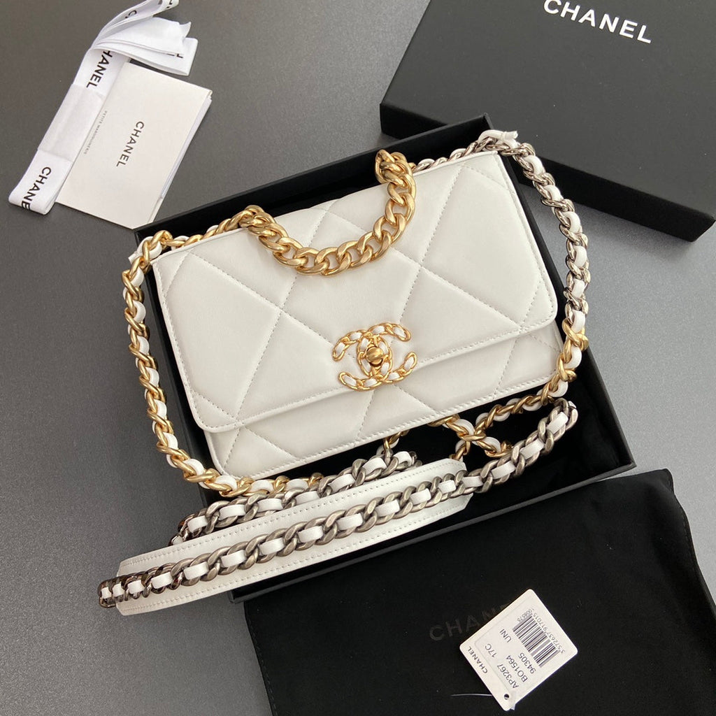 CC 19 WOC 19CM CUIR DE VEAU BLANC QUINCAILLERIE DORÉ