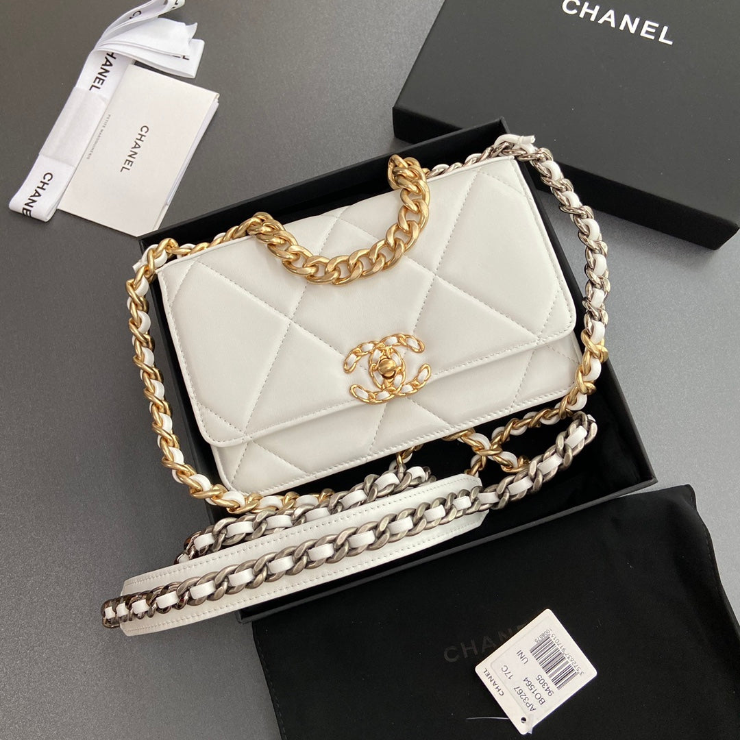 CC 19 WOC 19CM CUIR DE VEAU BLANC QUINCAILLERIE DORÉ