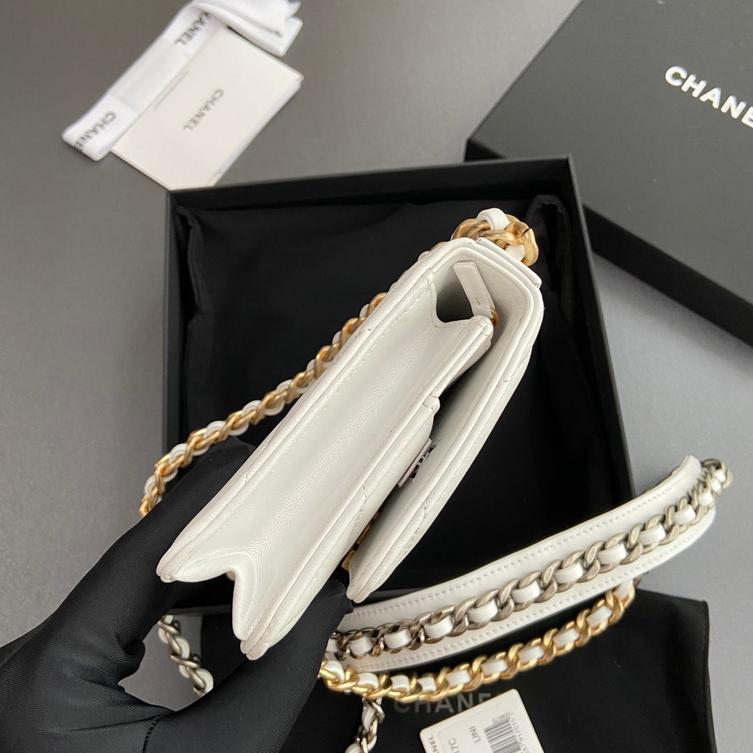 CC 19 WOC 19CM CUIR DE VEAU BLANC QUINCAILLERIE DORÉ