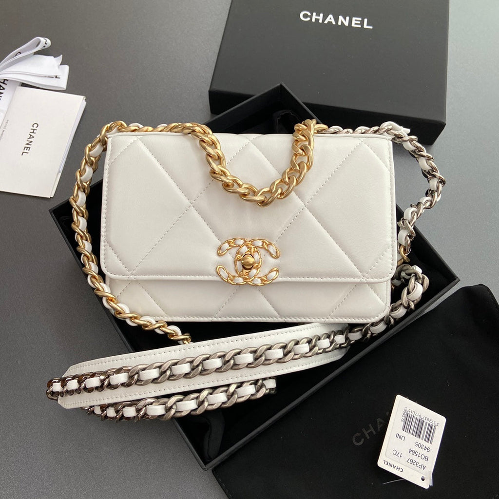 CC 19 WOC 19CM CUIR DE VEAU BLANC QUINCAILLERIE DORÉ