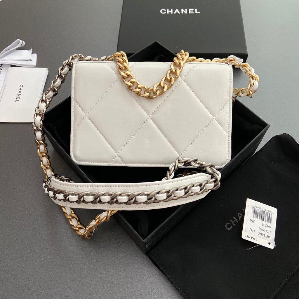 CC 19 WOC 19CM CUIR DE VEAU BLANC QUINCAILLERIE DORÉ