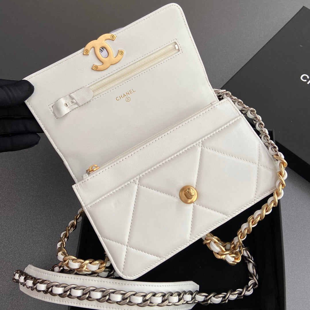 CC 19 WOC 19CM CUIR DE VEAU BLANC QUINCAILLERIE DORÉ