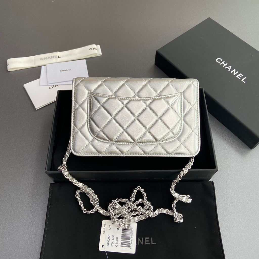 CC WOC 20CM SILVER METALIC CALFSKIN SILVER HARDWARE