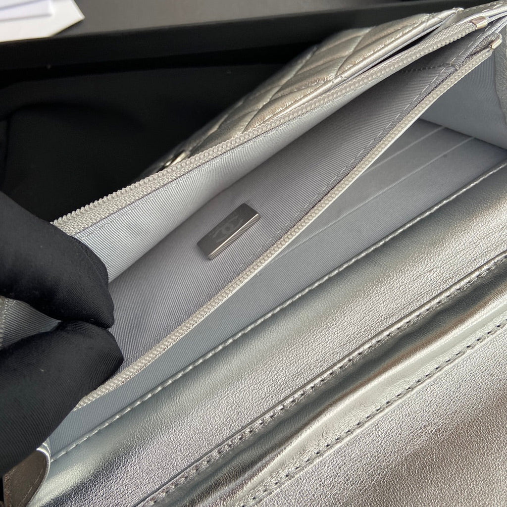 CC WOC 20CM SILVER METALIC CALFSKIN SILVER HARDWARE