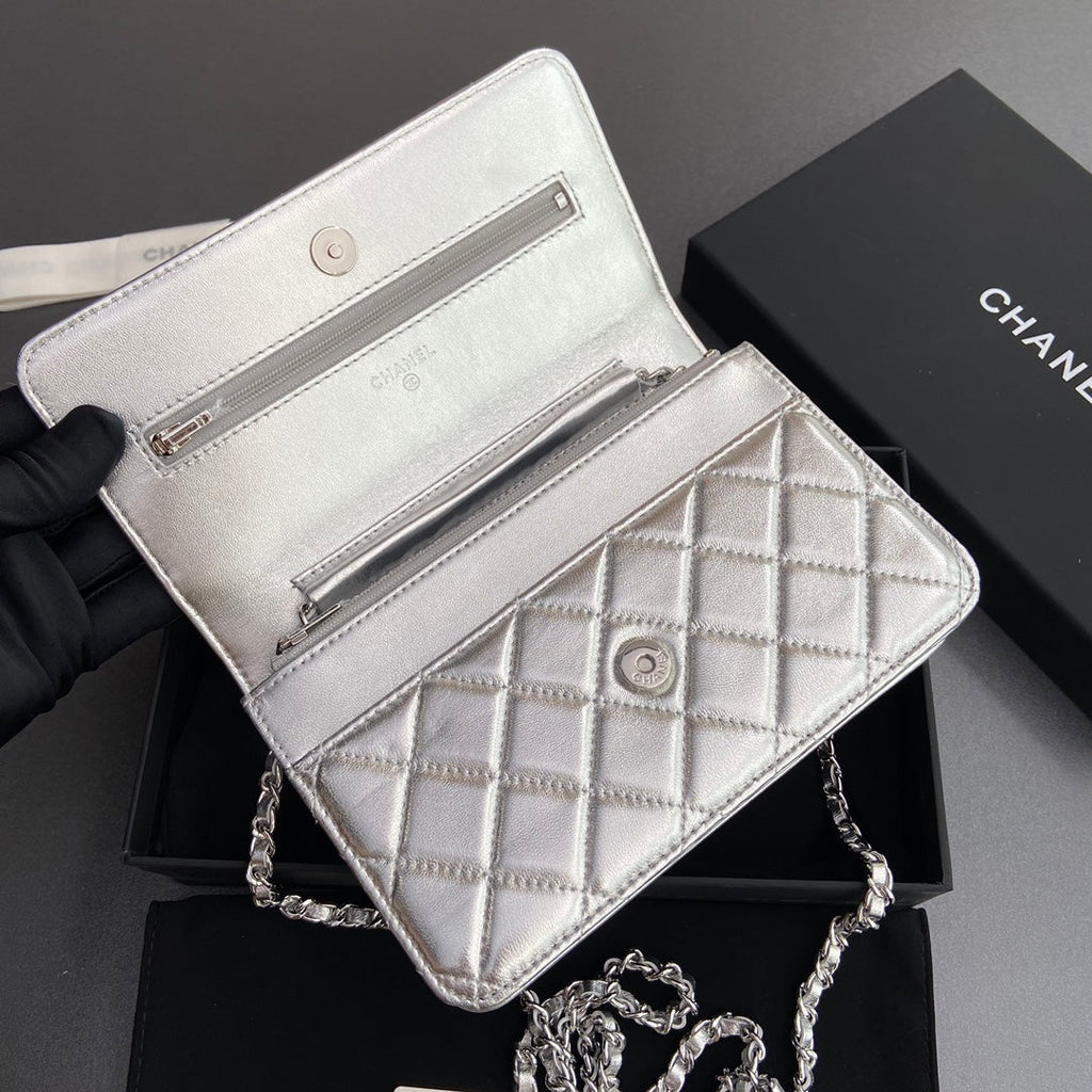 CC WOC 20CM SILVER METALIC CALFSKIN SILVER HARDWARE