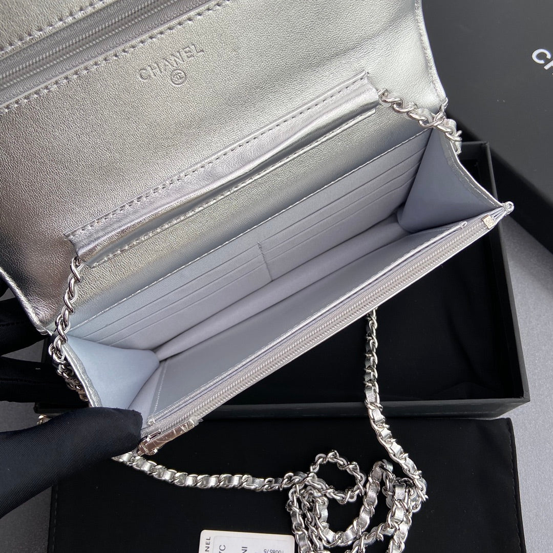 CC WOC 20CM SILVER METALIC CALFSKIN SILVER HARDWARE