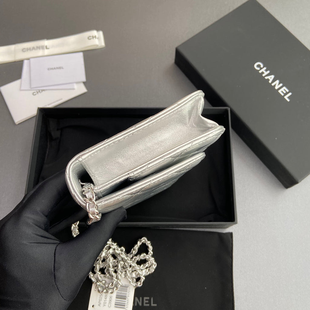 CC WOC 20CM SILVER METALIC CALFSKIN SILVER HARDWARE